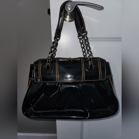 Fendi B Bag in Black Patent Leather - Picture 2 of 12